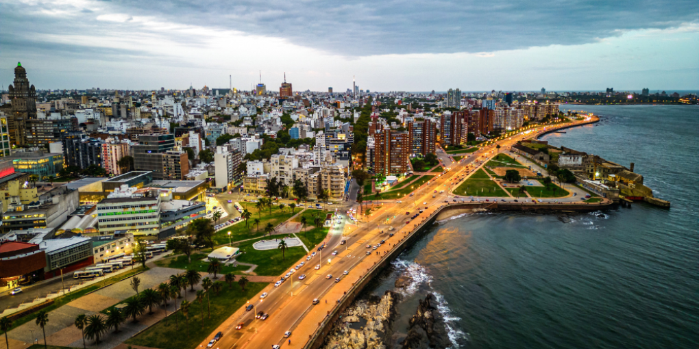  Montevideo, Uruguay skyline