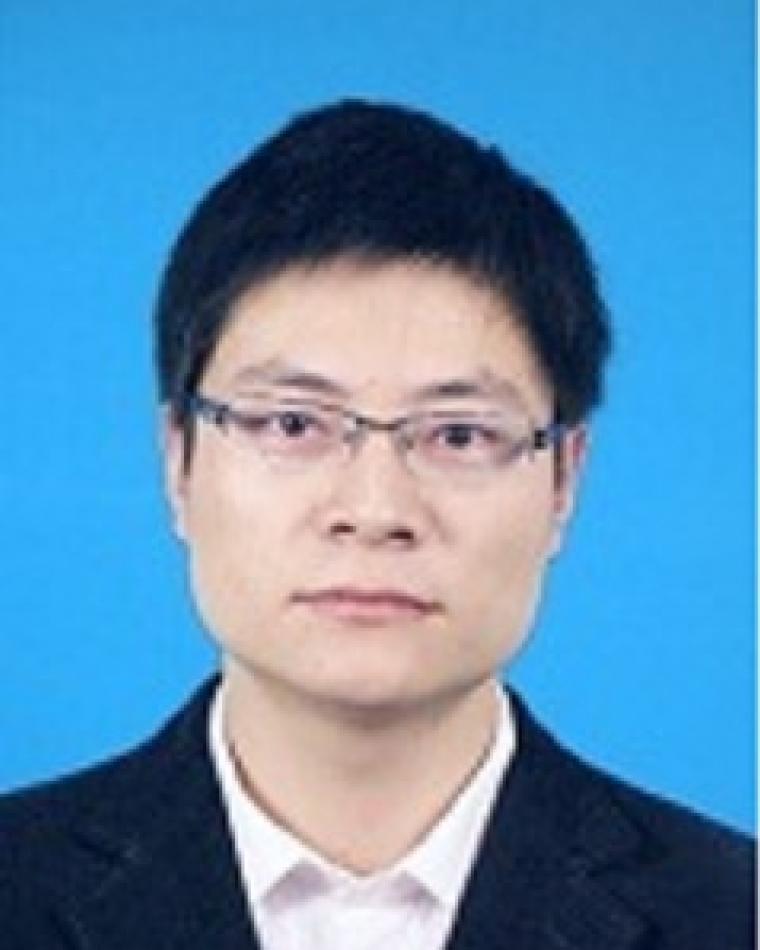 Weiguo Huang headshot