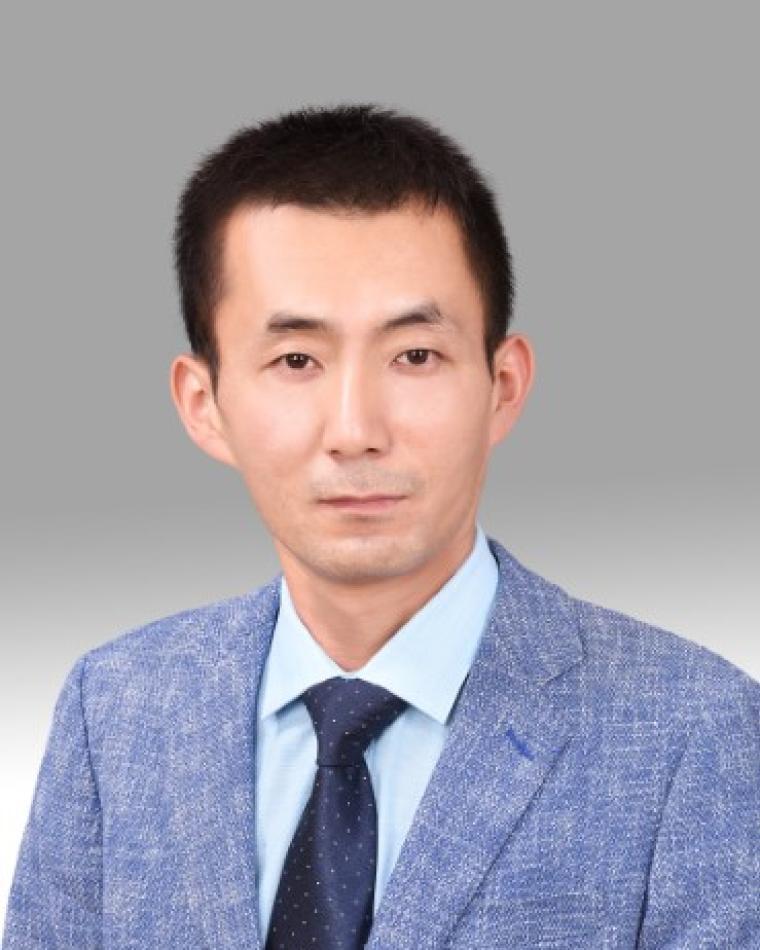 Xingwu Zhang headshot