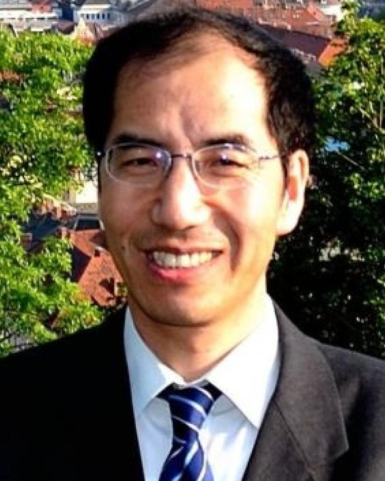 Yong Yan headshot