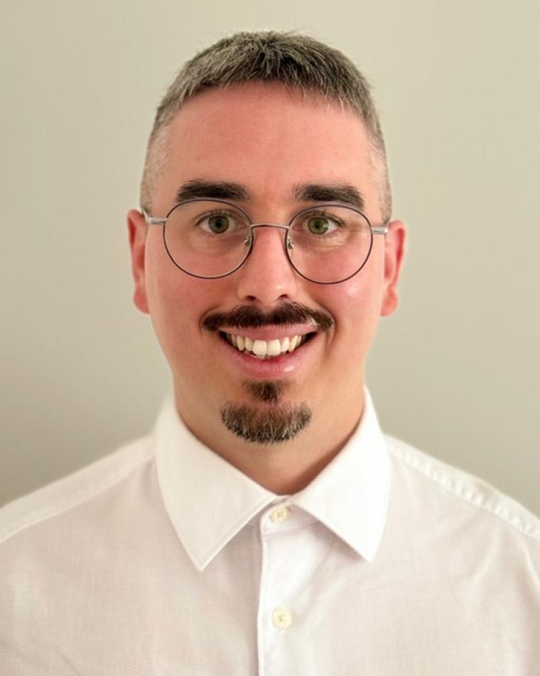 Carlos G. Juan headshot