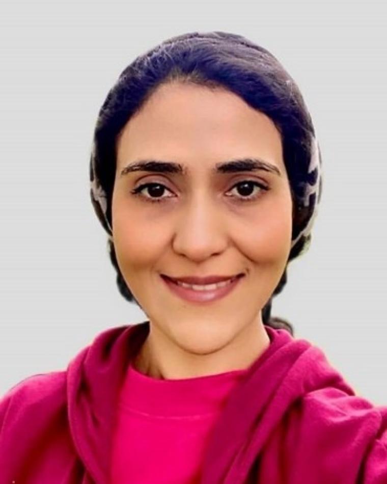 Farzaneh Ahmadi Headshot