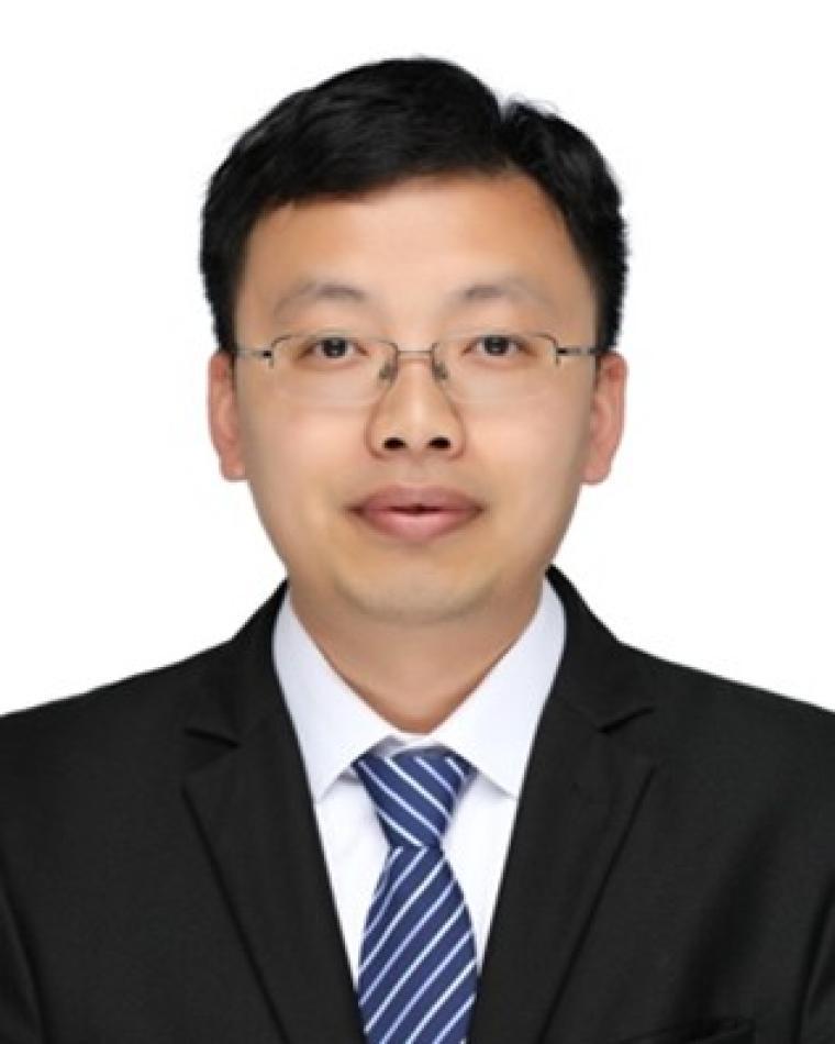 Hui Zhang headshot
