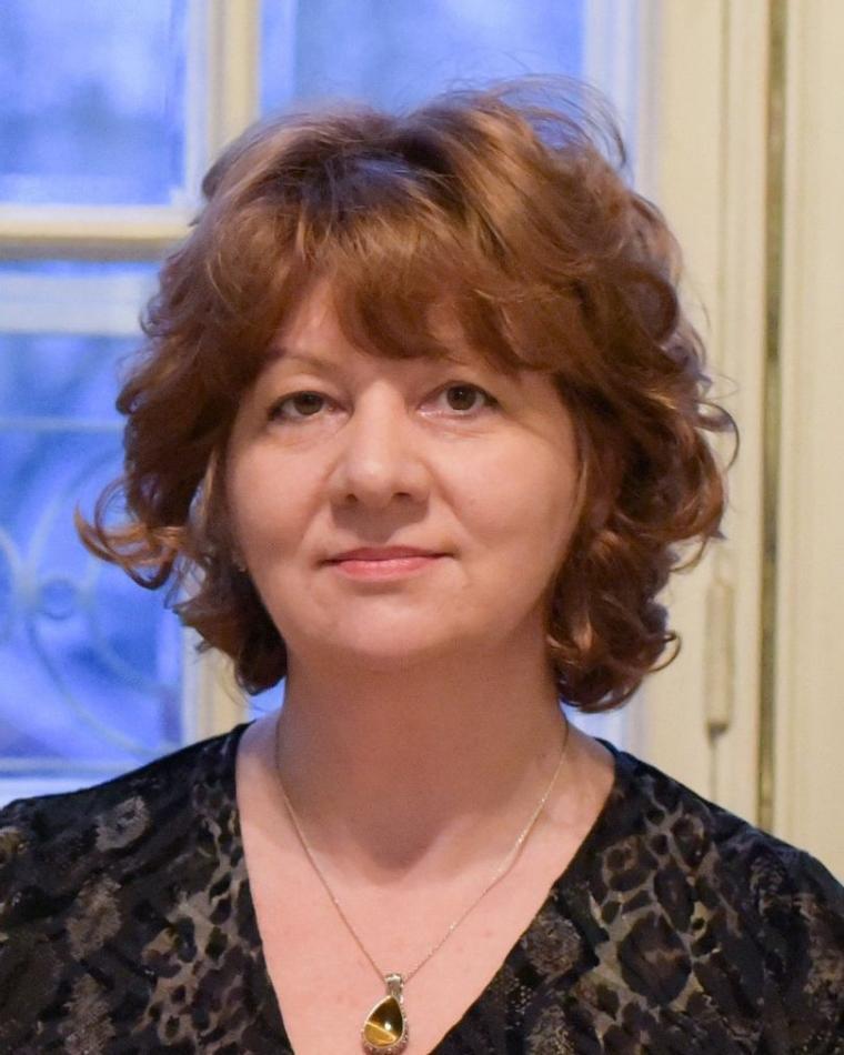 Mihaela Albu Headshot