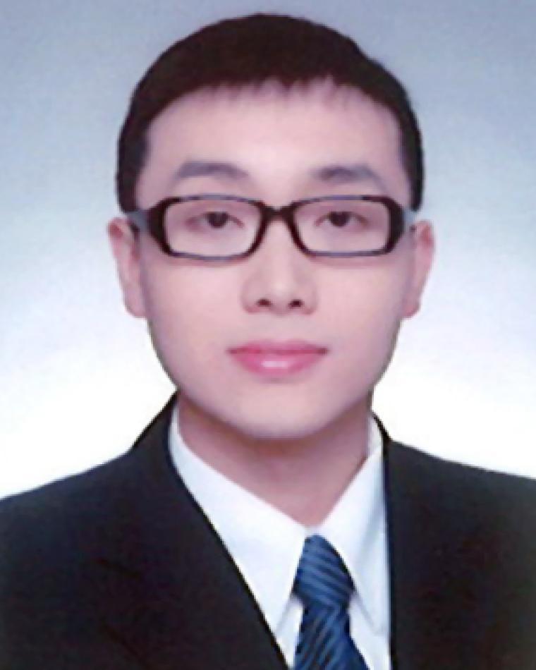 Shuai Zhang Headshot