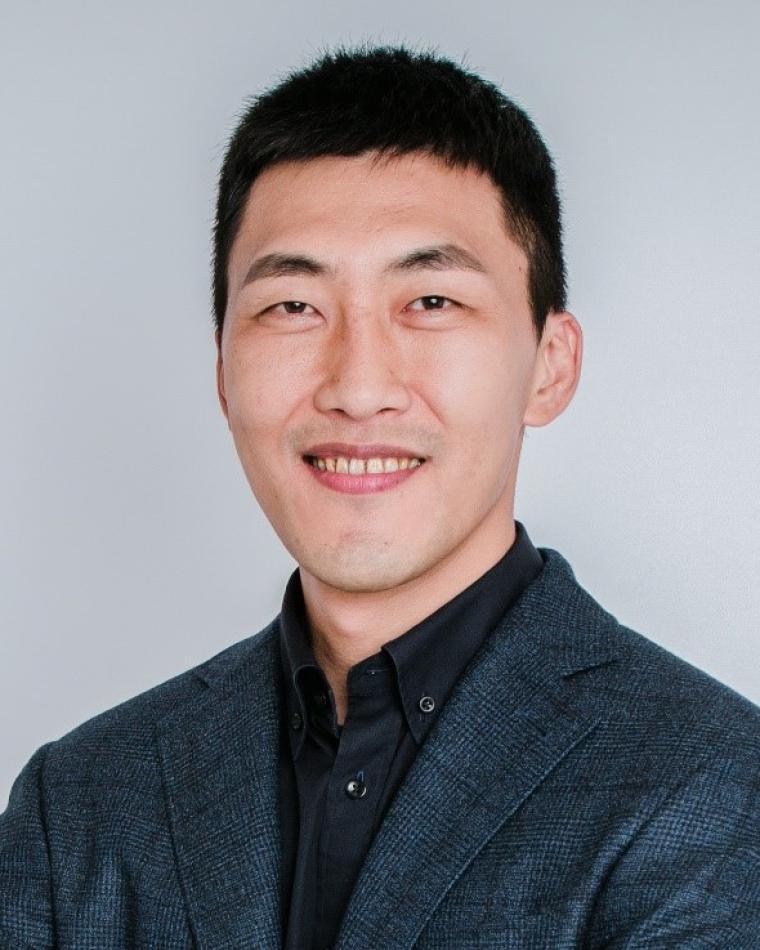 Tuan Guo Headshot