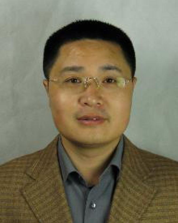 Weiwen Liu Headshot
